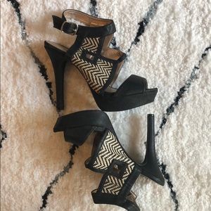 Platform heel with woven detail.